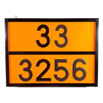 ADR/RID/ADN táblatartó (a cserélhető ADR/RID/ADN tábla eleme)